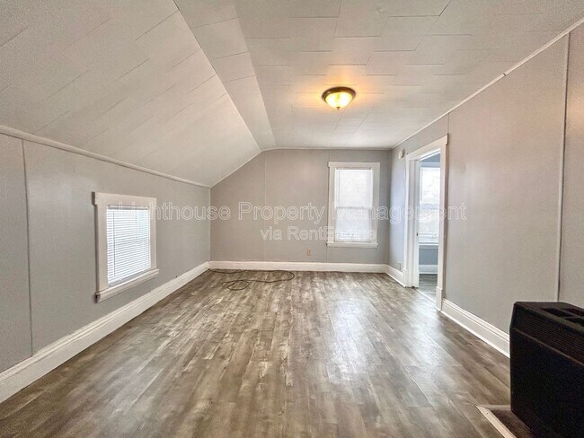 Foto del edificio - 2417 Reynolds St