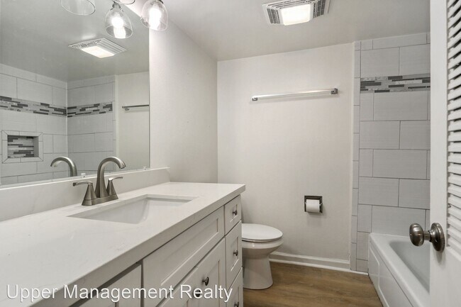 Building Photo - 2 br, 1.5 bath Apartment - 1632 Fourth St....