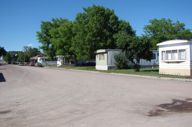 Building Photo - Mobile Manor - 11 Space Mobile Home Park