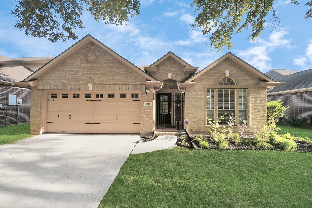 Foto principal - 2326 Standing Oak Ln