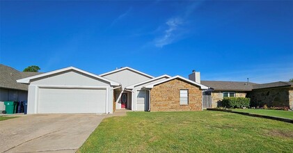 Building Photo - 10029 S Fairview Dr