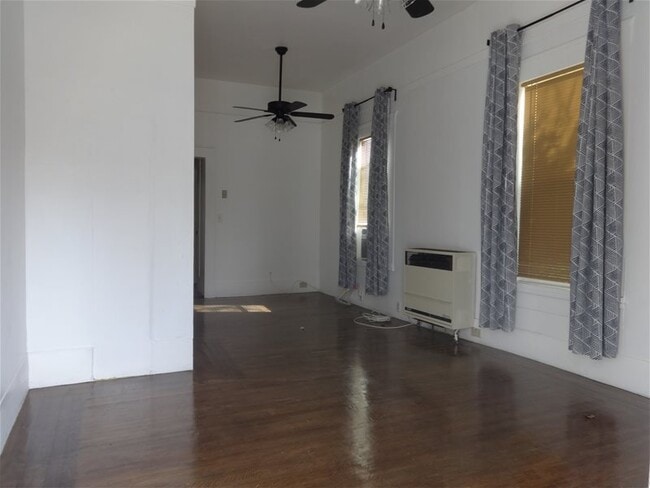 Building Photo - 319 B St