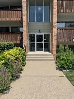 Building Photo - 1245 S Maple Rd