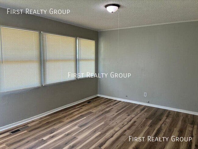 Building Photo - 4841 Gardendale Ave