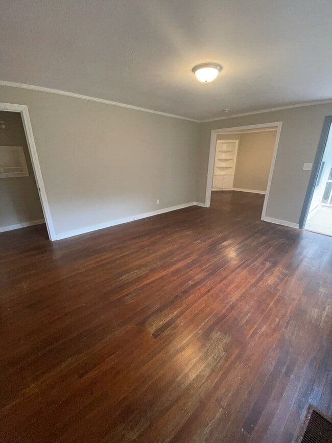 Foto del edificio - 785 Cedarhurst Rd