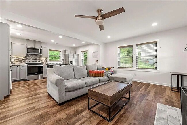 Foto del edificio - 323 Anderson Ave NW