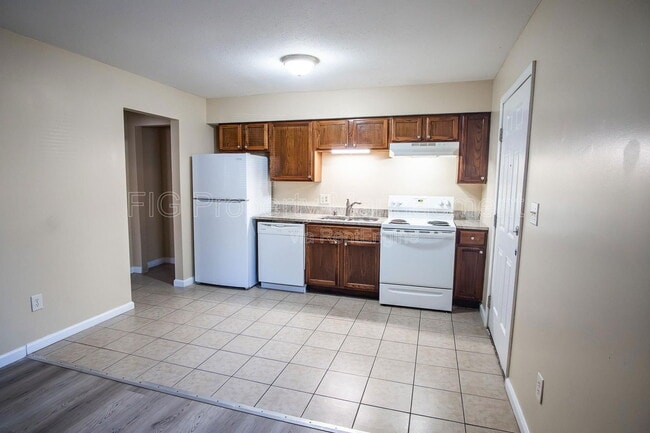 Building Photo - 940 Chadwick Dr