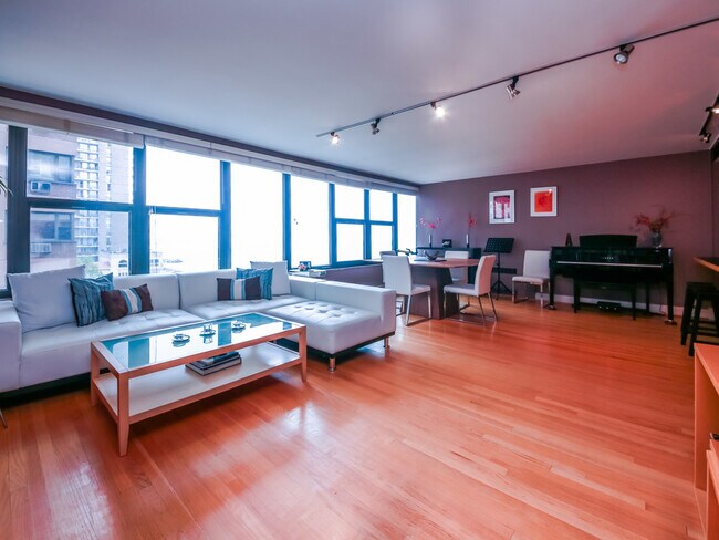 Foto del edificio - 5801 N Sheridan Rd