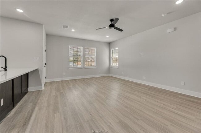 Foto del edificio - Brand New Barracks Townhome for August 202...