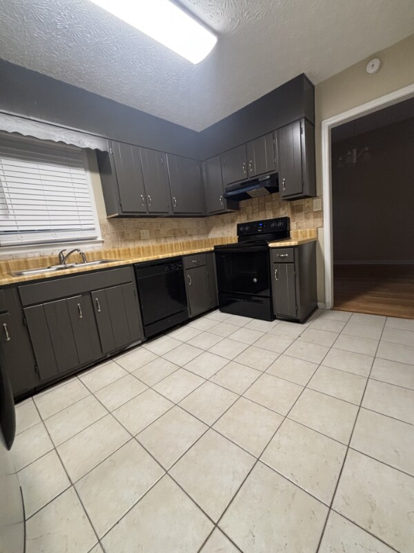 Foto del edificio - 560 Grimes Pl