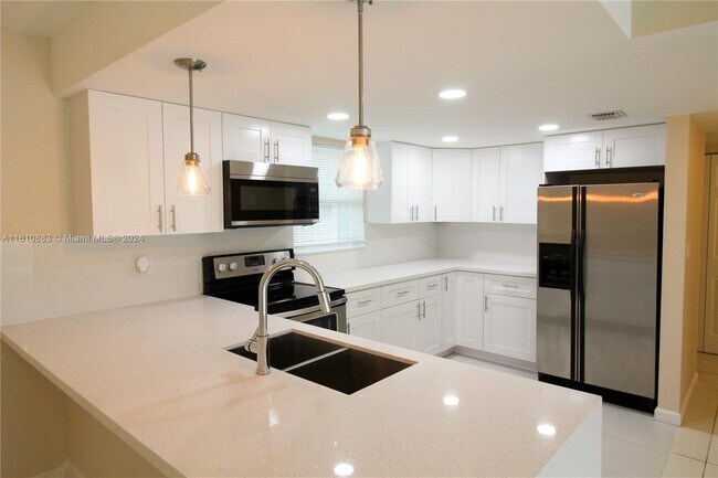 Foto del edificio - 9359 Fontainebleau Blvd