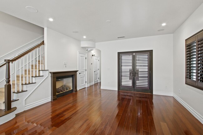 Building Photo - Stunning 3 BD | 4BTH With 2 Bonus Rooms