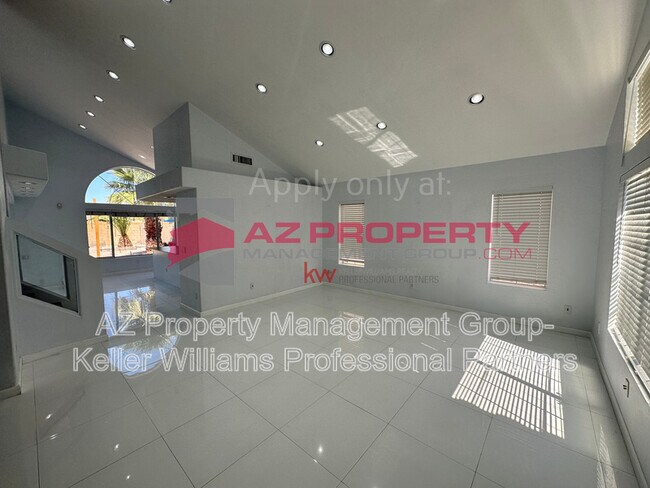 Foto del edificio - 11056 W Lane Ave