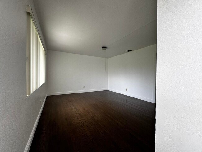 Foto del edificio - 1221 N J St