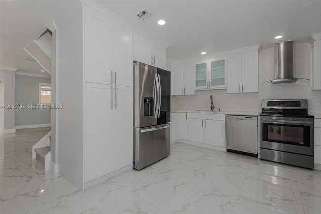 Building Photo - 6325 SW 138th Ct
