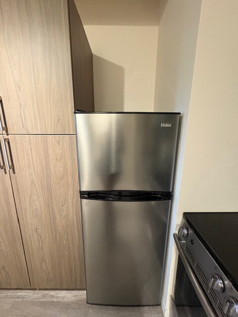 Foto del edificio - Cute Pet Friendly Studio Apartment Near Sloan's Lake! Available NOW!