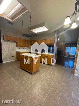 Building Photo - 4 br, 2.5 bath House - 4830 Fern Lk