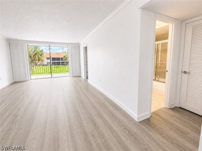 Foto del edificio - 225 Turtle Lake Ct