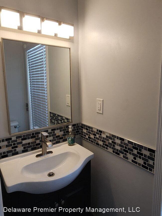 Building Photo - 3 br, 2.5 bath House - 49 E McCaulley Ct