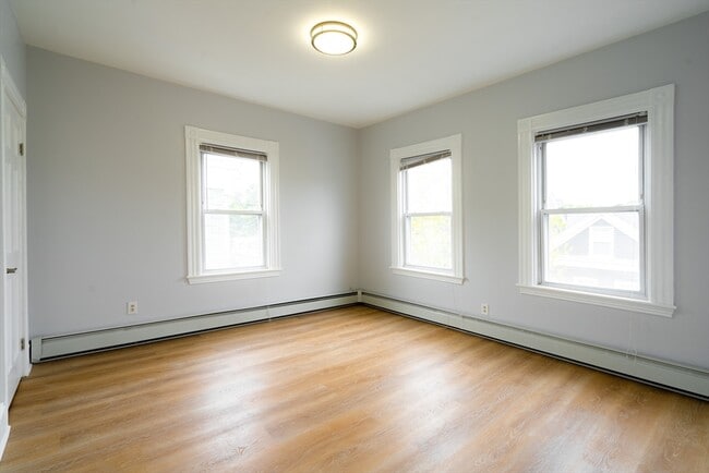 Building Photo - 330 Hurley St