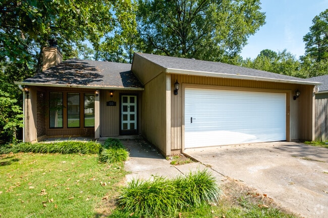 Building Photo - 55 Oak Forest Loop
