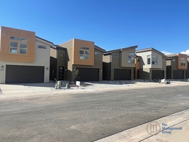 Foto del edificio - Brand New Desert Providence