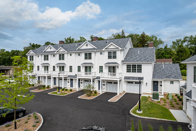 Foto del edificio - Colonial Village Apartments and Townhomes