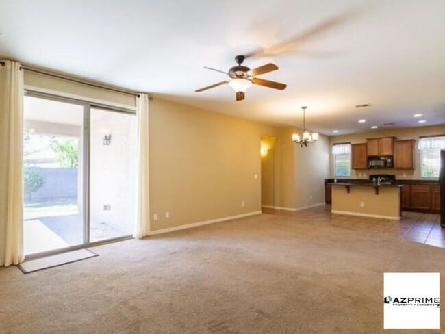 Building Photo - Gorgeous Apartment