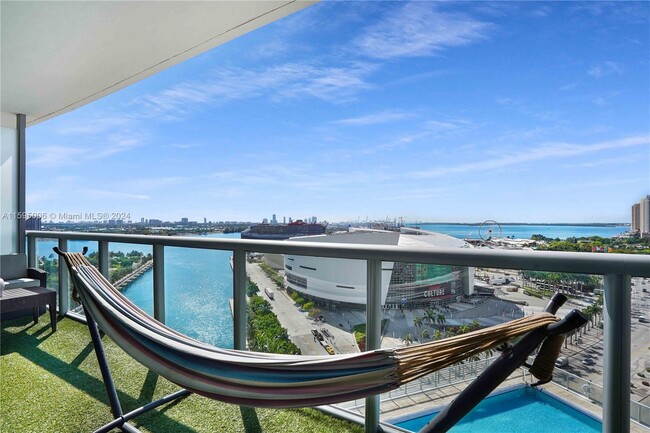 Foto del edificio - 888 Biscayne Blvd
