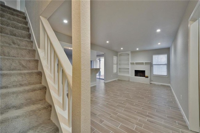 Foto del edificio - 206 NONE WOODBRIDGE Cir