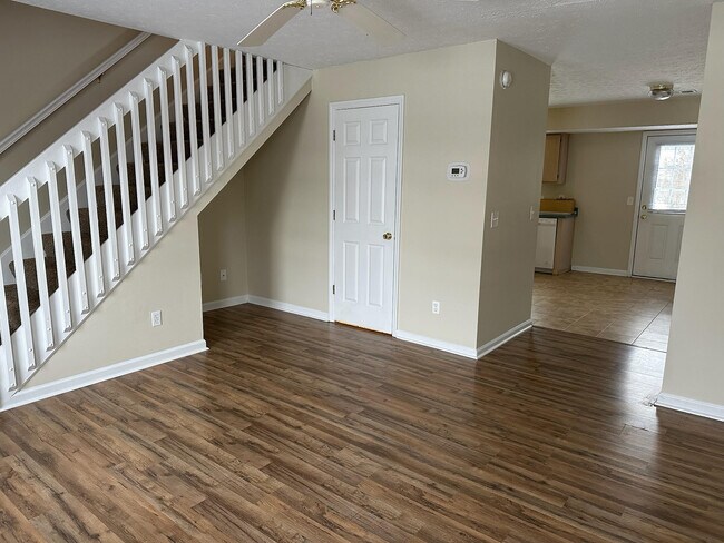 Foto del edificio - 3853 Sugar Creek Dr
