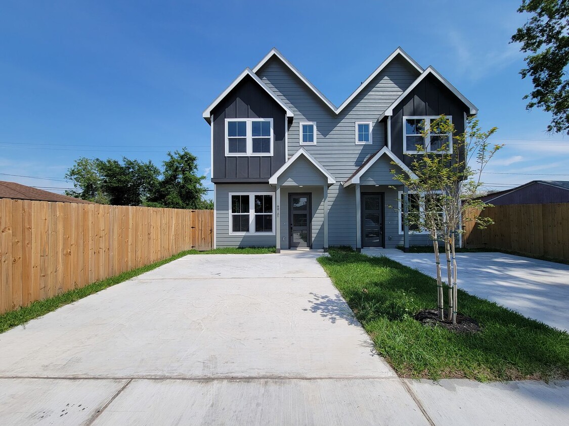 Primary Photo - BEAUTIFUL BRAND NEW 3 BEDROOM 2.5 BATH DUP...