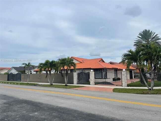 Foto del edificio - 6790 SW 105th Ave