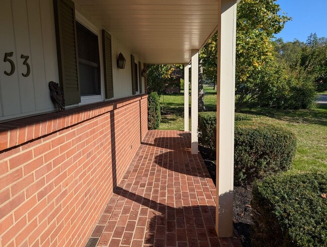 Building Photo - AVAILABLE NOW! Spacious 3 Bed / 2.5 Bath Home in Washington Twp with Basement!