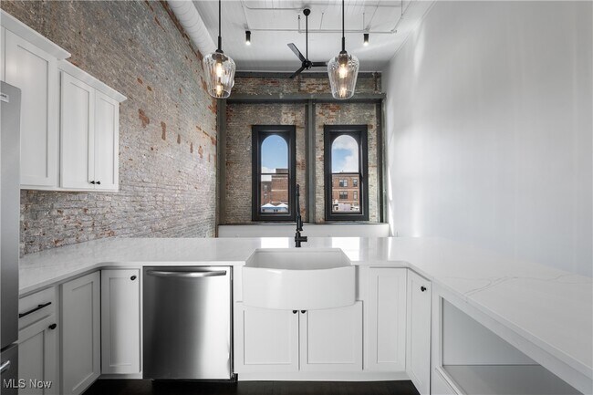 Foto del edificio - 1277 W 6th St