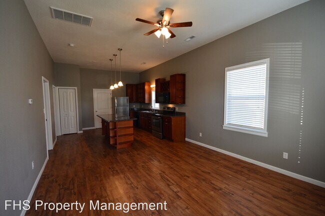 Building Photo - 3 br, 2 bath House - 1115 W. Locust Street