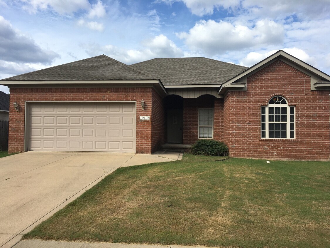 1645 White Oak Circle, Benton AR 72019 3... House Rental in Benton, AR