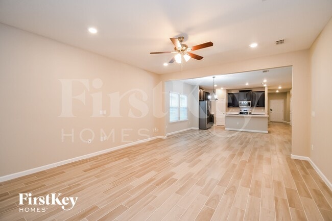 Foto del edificio - 6889 Longleaf Branch Dr