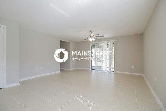 Building Photo - 4 Bedroom Pet-Friendly Home in Poinciana, ...