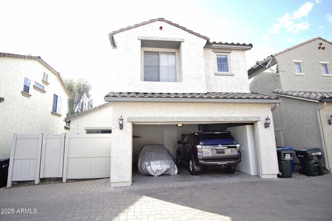 Building Photo - 26649 N Babbling Brook Dr