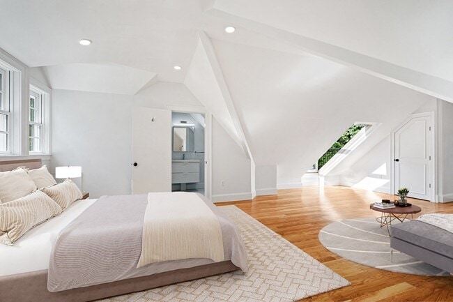 Building Photo - 129 Oxford St