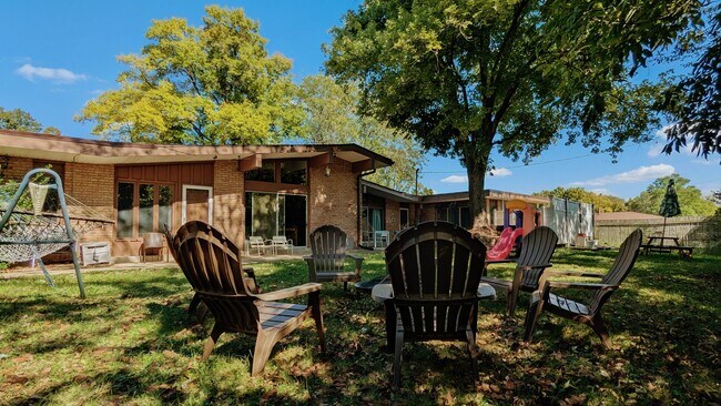 Foto del edificio - 550 Valewood Ln