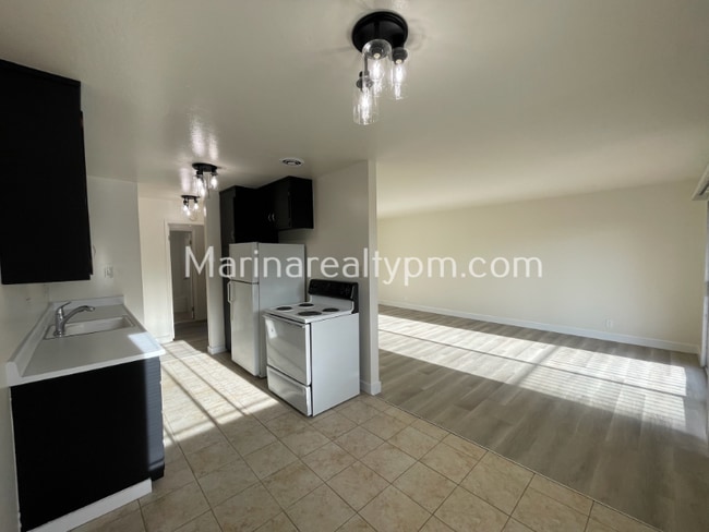 Building Photo - 129-191 Hilborn St