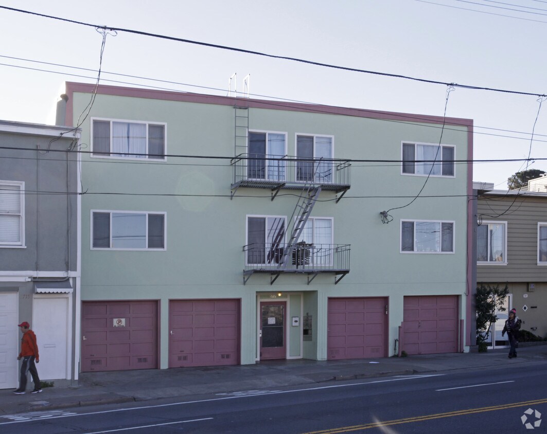 Building Photo - 5717 Mission St
