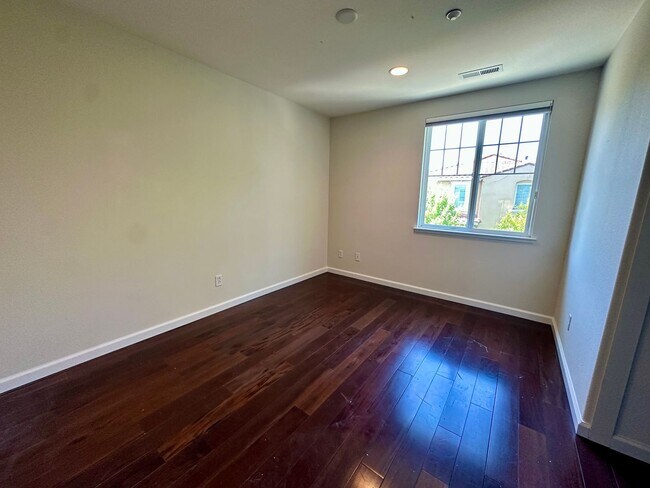 Foto del edificio - PARKSIDE LUXURY LIVING! CORNER UNIT | MANY...