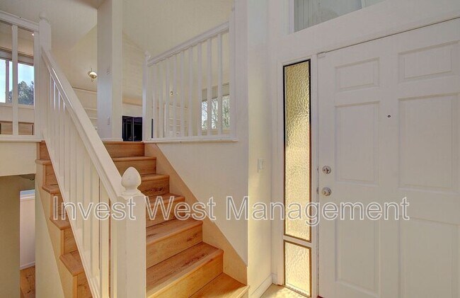 Building Photo - 6510 NW Bernie Dr