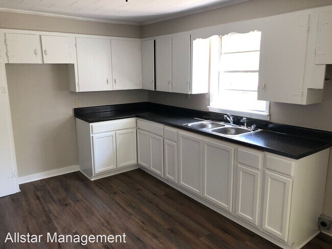 Building Photo - 2 br, 1 bath House - 213 Van Voris St.