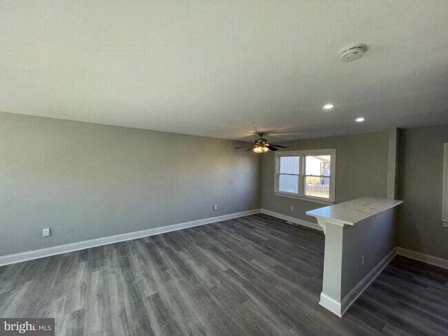 Building Photo - 6415 Whitwell Ct