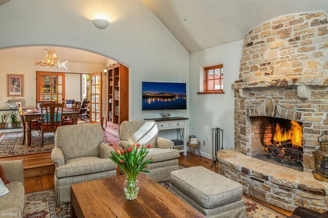 Building Photo - 3 br, 2 bath House - 3802 Lobos Cottage