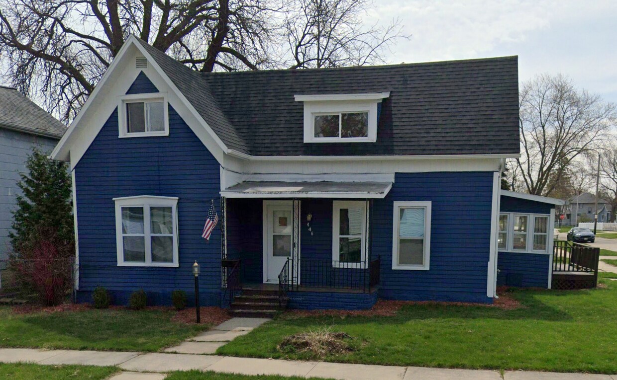 Foto principal - 4 Bedroom 1 Bath House Available
